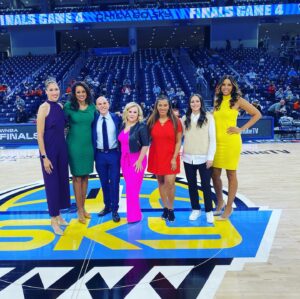 Rebecca Lobo Instagram - Whole crew is ready for Game 4 of the WNBA finals!