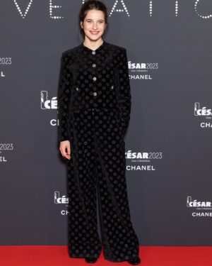 Rebecca Marder Instagram - 💫Dîner dés révélations💫
Merci @academiedescesar 

La marraine d’Irène est une reine @sandrinekiberlain 

@chanelofficial 
@valentinehirsch 
@marinearto @laurameerson  make up @mehdirguiba hair @marion.anee 📸@ens_louislumiere @hugo.gester