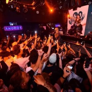 Red Eye Instagram - Red Eye Club Tour WAGON完走。
約4ヶ月で日本の半分の県を回りました。😂
毎週ライブでどの県もパワーに溢れてて最高に楽しかった。

いつも支えてくれるファンのみんな、チームのみんな、今回ライブをさせてくれた全ての会場に本当にありがとう🙏

これから制作期間に入るから一旦ライブは休憩。
そして来年2024は本当に色んなことが起こる年になる。
乞うご期待🤝

#2023 #TourWAGON #FINAL