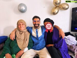 Redouane Behache Instagram - Maman et mon bébé : Les deux Aïda 💚 Eïd mubarak la Terre entière 🌍🤲🏼