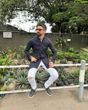 Redouane Behache Instagram - Émotion Plaisir Charisme Culture = pour le PEUPLE DU MONDE 🌍👑✊🏼#ouaicestbon #pitchou #Yapitchou #world #plaisir #joie #comedie #culture #kin #alger #paris #peuple #partage #humour #pourtoi #foryou #ensemble #sappeur #sapologie #monumentvivant #equilibre