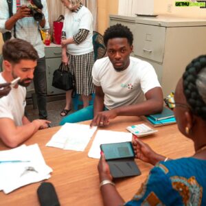 Redouane Behache Instagram - Au Congo RD à l’hôpital Pédiatrique de Kalembe-Lembe on y sauve des vies celles des enfants 🙏🏼 AIDONS LES ‼️avec @banazolafoundation @distelzola #ensemble #amour #paix #world