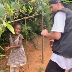 Redouane Behache Instagram - La vraie joie de la vie ❤️🤲🏼👑✅ #amour #humain #afrique #madagascar #lavie #world #ensemble #Chakoulibandass #ouaicestbon #pitchou #life