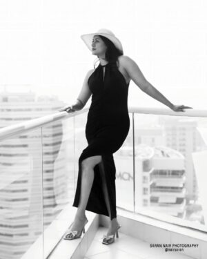 Reenu Mathews Instagram - Channeling my Inner Mysterious Vibe❤️

#portraitshots 
#blacknwhitephotography 
#reenumathews 
#Blackdress
#zarawoman

[ blackdress, summer in black, portrait,  black & white photo,  hat season, lifestyle, dress code]
