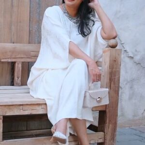 Reenu Mathews Instagram - Confidently Beautiful 🤍🧿
Perfect Kaftan for this summer @hm
Shoes @zara
Clutch @zara

#reelswithreenu
#summervibes 
#kaftanlove 
#lifestyleblogdubai 
#dubaiinfluencer