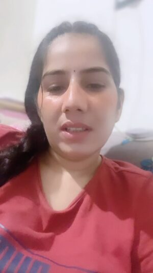 Reeta Mewada Instagram - Ha Jake kaha #like #viral #reels #oldisgold #90s follow @reetamewada18 ♥️🙏🏻
