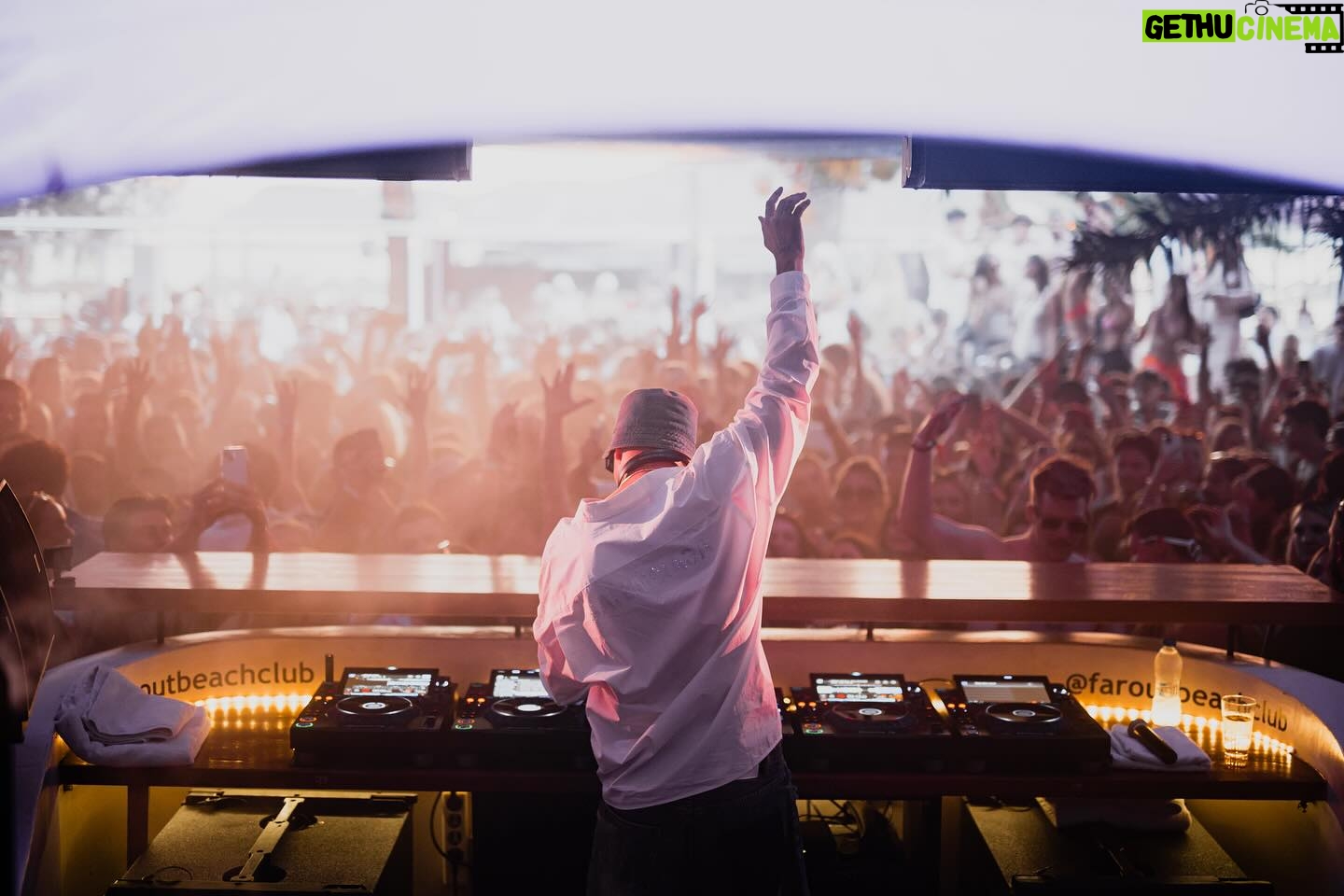 Regard - 3 Likes - When is time to party we party hard 🔥
@faroutbeachclub Was 🔥
@damienwright.jpg 📸