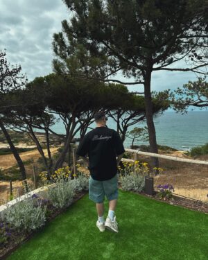 Regard Instagram - Enjoying Portugal before the show 🇵🇹