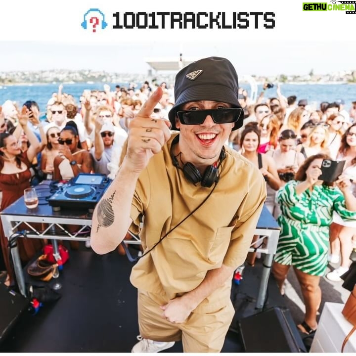 Regard - 4.3K Likes - Choose your favorite (1-10) 👇 Nonstop vibes with @djregardofficial rocking the melodic and afro house jams live from a boat on Glass Island, Sydney 🛥️🇦🇺
Track IDs are pinned in the comments below 📌 Follow @1001tracklists for more of the freshest dance music daily!
#djregard #melodichouse #deephouse #afrohouse #boatparty