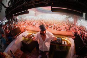 Regard Instagram - When is time to party we party hard 🔥
@faroutbeachclub Was 🔥 
@damienwright.jpg 📸