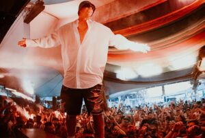 Regard Instagram - When is time to party we party hard 🔥
@faroutbeachclub Was 🔥 
@damienwright.jpg 📸