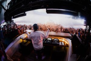Regard Instagram - When is time to party we party hard 🔥
@faroutbeachclub Was 🔥 
@damienwright.jpg 📸