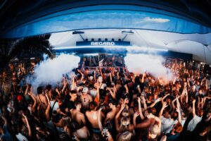 Regard Instagram - When is time to party we party hard 🔥
@faroutbeachclub Was 🔥 
@damienwright.jpg 📸