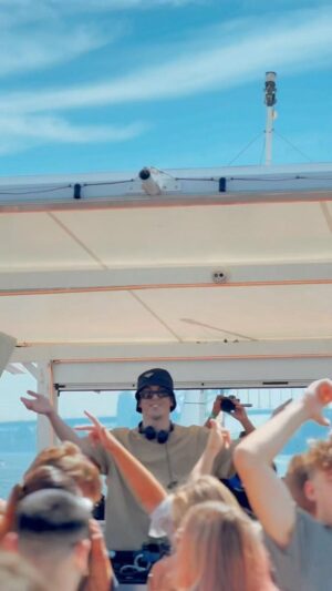 Regard Instagram - Should i release this remix before the summer #signlas #regard #edit
Use this sound for your summer videos😎🌴☀️