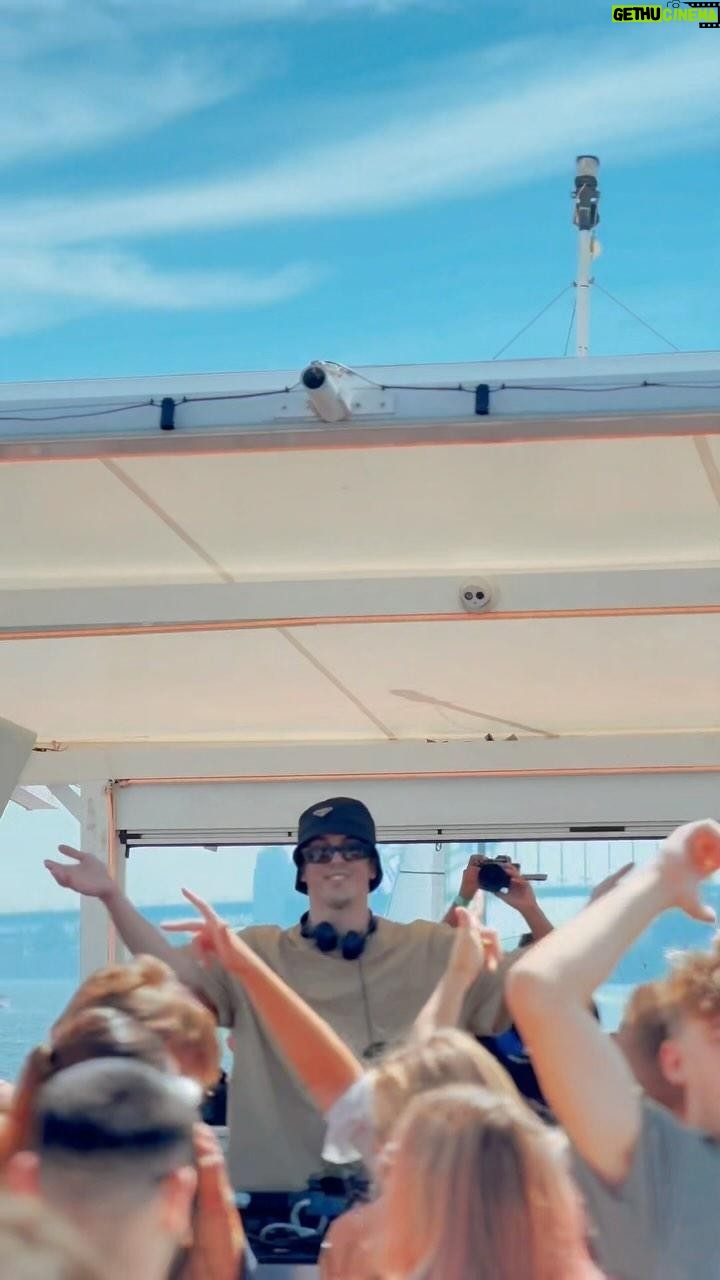 Regard - 14K Likes - Should i release this remix before the summer #signlas #regard #edit
Use this sound for your summer videos😎🌴☀️