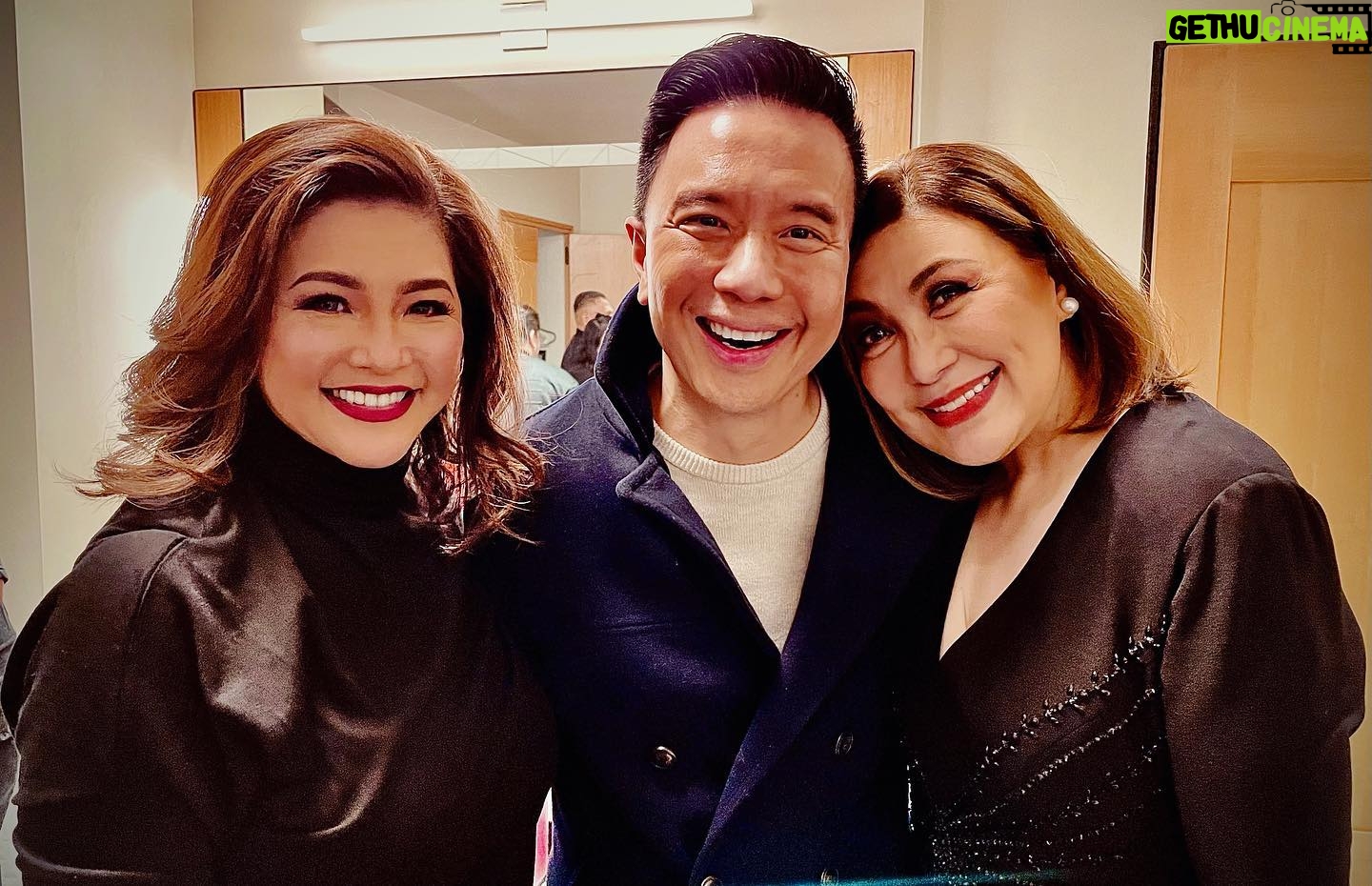 Reggie Lee - 2.9K Likes - Always such a treat to witness this legend, this icon, @reallysharoncuneta on stage. Absolutely unforgettable #ICONIC concert. So incredibly proud to call her my Bee Ep Ep. 😜. Her grace, her talent, her compassion, her generosity are awesome to behold. This time, she brought another #icon with her. What a pleasure and joy to meet you @reginevalcasid . Finally great to see and hear your talent live and in person. Wowza. Not to mention meeting another Filipina legend #IvyViolan . You all make me so proud to be 🇵🇭!! What an evening! ❤️❤️❤️
📸: @bryangeli (1,5)
📸: @sthanlee (2,3,4)
#iconic