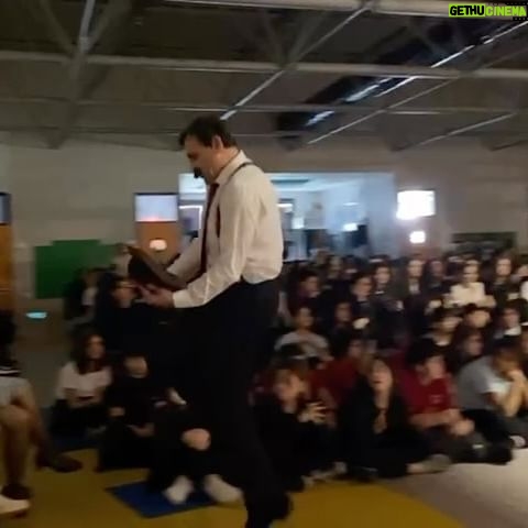Reha Özcan - 4.5K Likes - Bir Garip Orhan Veli…
Bazen müthiş sürprizlerle karşılaşıyoruz,
Biraz kızgınız, yorgunuz hayatlarımızda, öfkemizi kontrol etmekte zorlanıyoruz,
Ama bu topraklardan çok güzel, şairler geçmiş,
Dizelerinde kaybolup, kendimiz olabiliyoruz…
Ne mutlu BGOV ekibine, her yaş ile buluşabiliyoruz…
@rehaozcankumpanyasi
#iyiliğekaçalım
@unverilkay
@nejatdimili @melike_cetnn @alpayvural
@ahmettsenn7 @glcydnn
@hakan.dgan @oya_yilmaz1
@oguzcansahin.351
@burcumutlugil