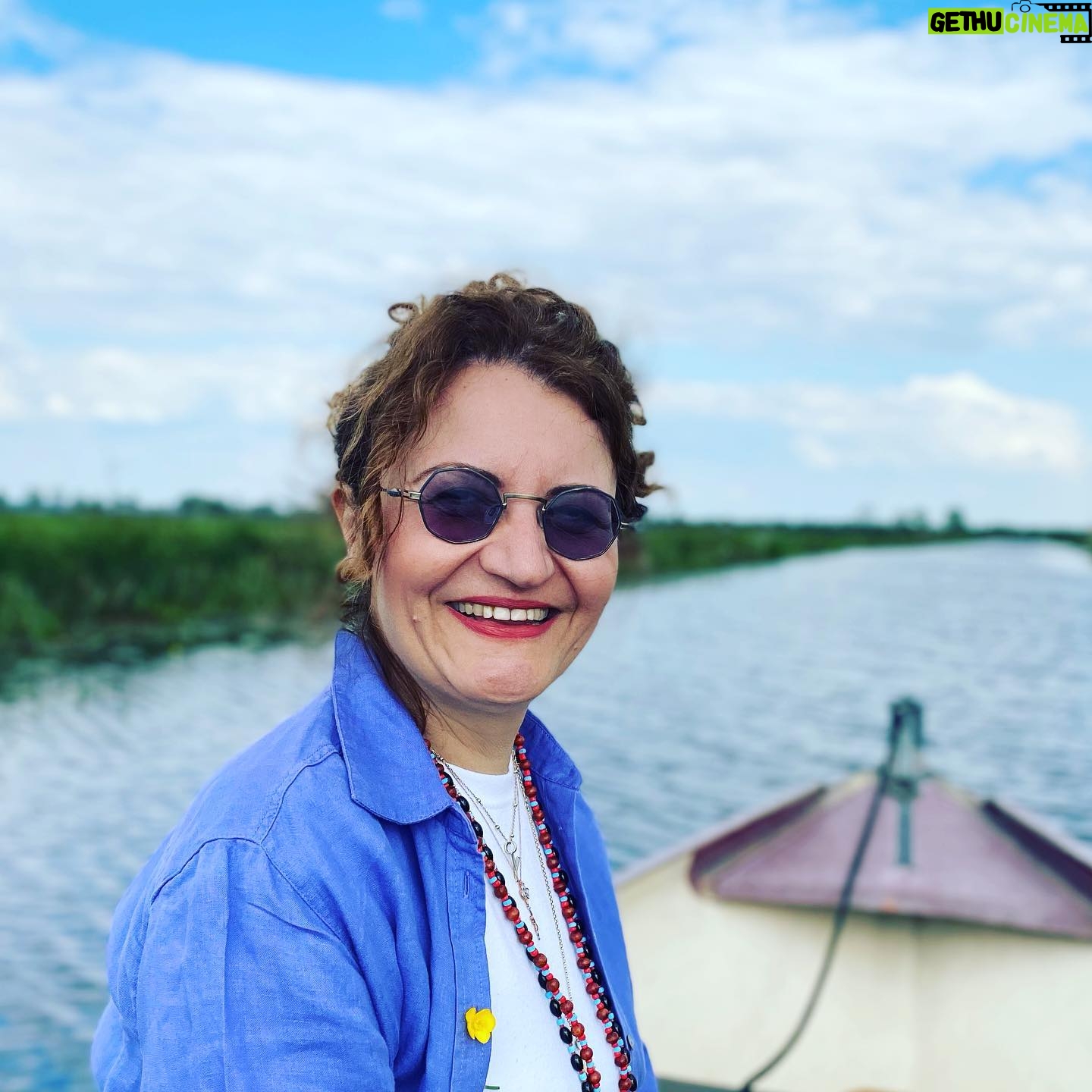 Reha Özcan - 2.9K Likes - Zamanın uzağında buldum seni, önce inanamadım, sonra bana da inandırdın, bu masalı seviyorum. Senin masalına inanıyorum, seninle başlayan masallara… Nice mutlu, sağlıklı, huzurlu masal gibi yıllar…♥️