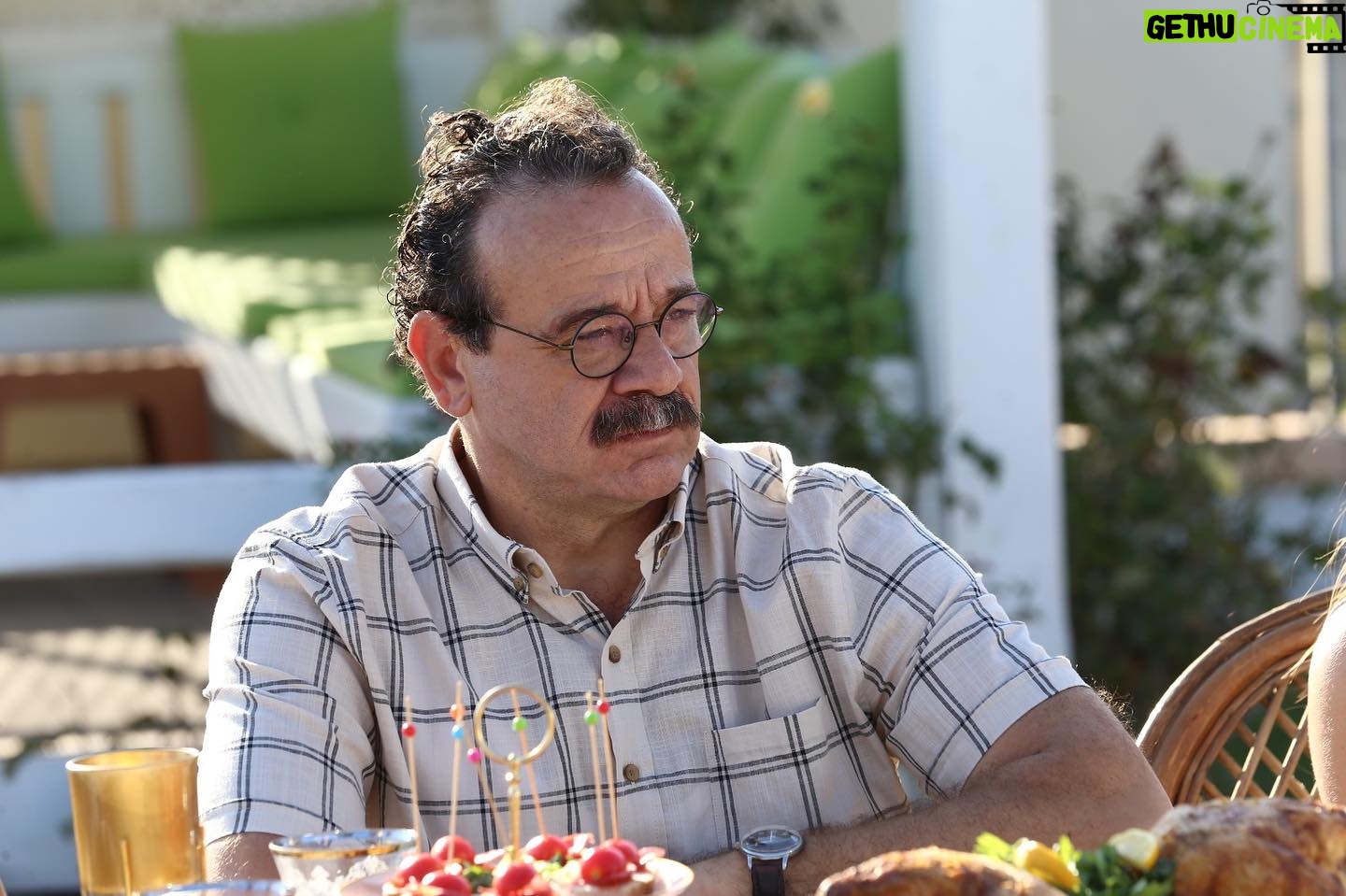 Reha Özcan - 3.4K Likes - Nelere tanıklık ediyor gözler…
Hayat ağır ağır batan bir güneş…
Üçkızkardeş üçüncü sezon ilk bölümü için ne dşünüyorsunuz? Ben Nesrin’in olmayışını… Çok sevmişti Sadık onu…