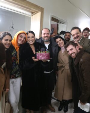 Reha Özcan Instagram - Çok keyifli bir sezonun sonuna geldik. Umarım yeni sezonda aynı güzelliklerle, iyiliğe kaçarız.
@kanald 
@surecfilm 
@iclalaydin @iincigundogdu 
@uckizkardestvdizisi