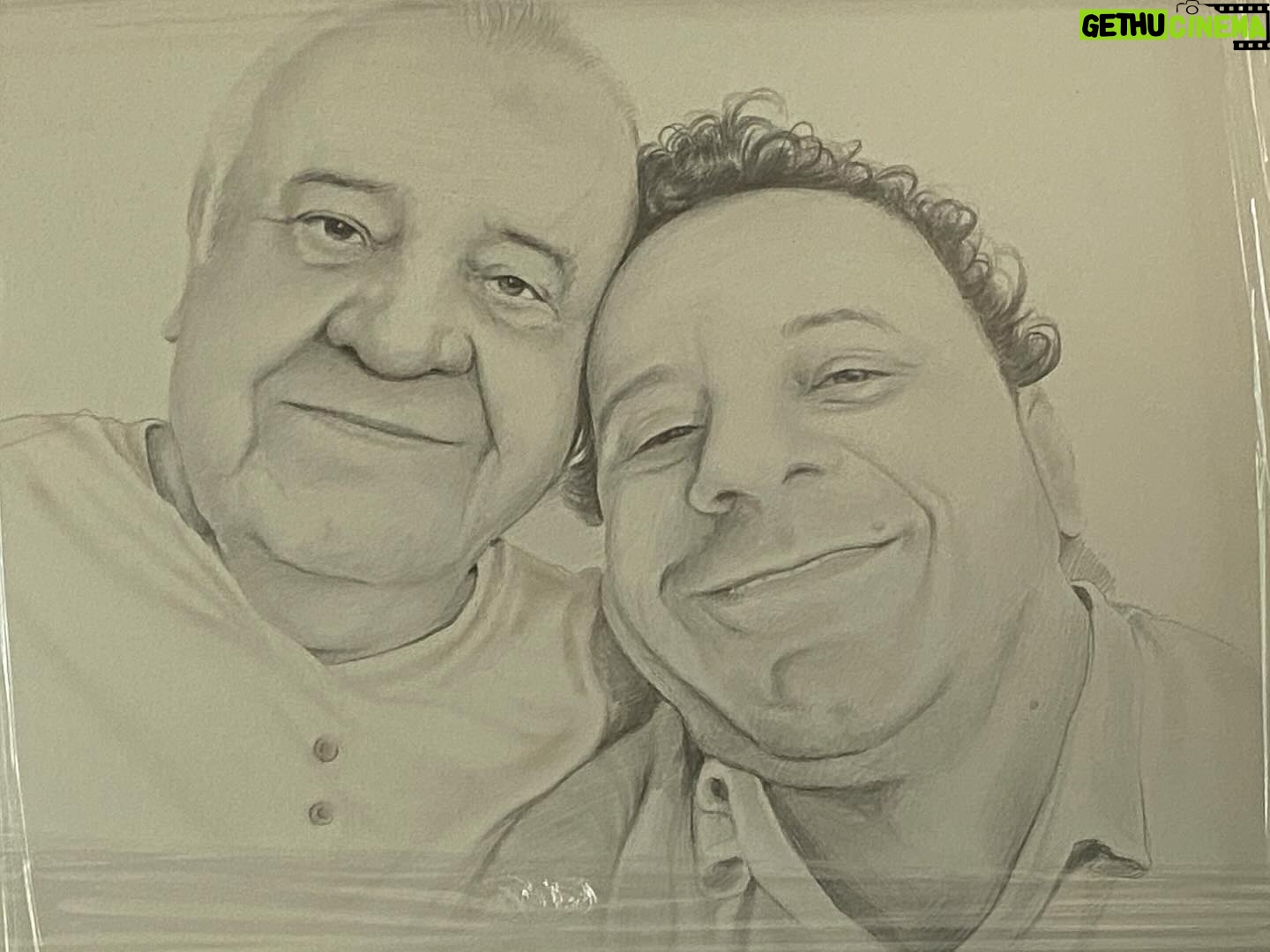 Reha Özcan - 3.6K Likes - İnsanın elinden tutan bir babası olur...
Sonra kimi koysa yerine, el olur...
İnsanın bir babası olur, sonra gider sanırsın...
İnsanın babası gitmez, kalır,
Önünde sonunda baban olursun...