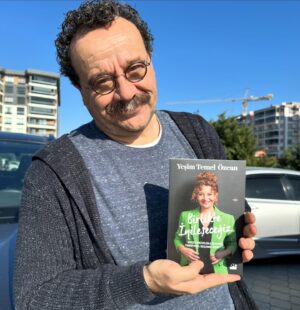 Reha Özcan Instagram - Yahu insan eşinin kitabını heyecanla gider alır mı?
Yeni çıktı... Haberiniz ola...
#birlikteiyileşeceğiz
@yesimtemelozcan