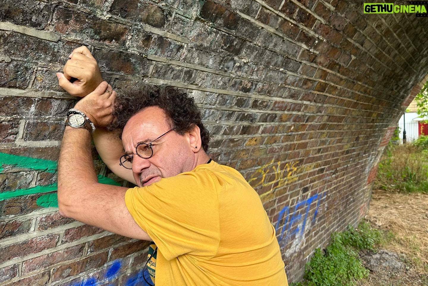 Reha Özcan - 4.3K Likes - 2018 yazı bugünlerde “Ruki’ye hazırlanıyorduk Edinburgh Fringe için… Bir çok kayıp ve pandemiden sonra bugün yine aynı yerdeydim. Şehrin ruhu değişmiyor, çok ilginç…
