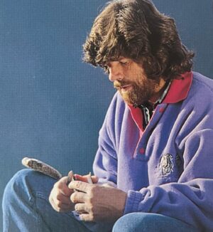 Reinhold Messner Instagram - We can only recognize ourselves if we set out into nature with an open mind and curiosity !
#nature #experience #inspiration #motivation #life #human #berge #mountains #mountain #lifestyle #picoftheday #climbing #climb #messner #reinholdmessner #quote #positivity #adventure