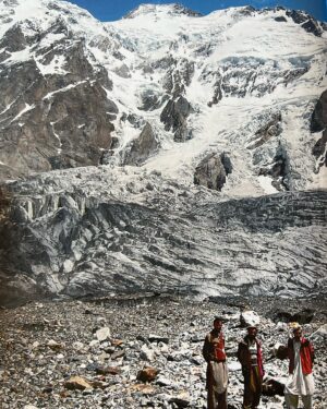 Reinhold Messner Instagram - Einheimische am Fundort der Gebeine meines Bruders Günther.Hier wird die Dimension klar,wie schwierig es war ,vom Gipfel aus einen Weg ins sichere Tal zu finden! #nanga #nangaparbat #pakistan #mountains #mountain #mountaineering #climber #climbing #climb #nature #berge #history #inspiration #motivation #picoftheday #reinholdmessner #alpinist #life #explore #adventure