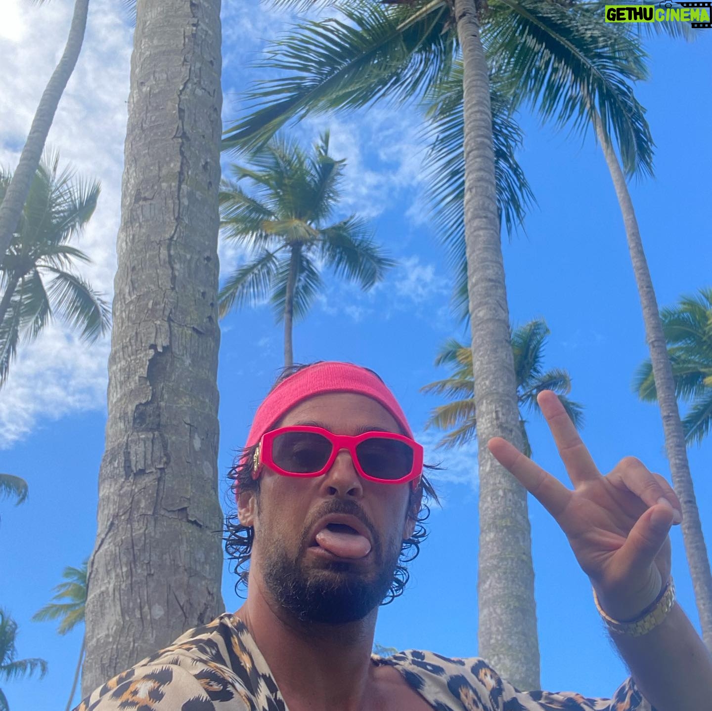 Rémi Notta - 1.2K Likes - 🤪 that’s life 🆘🆚🆒