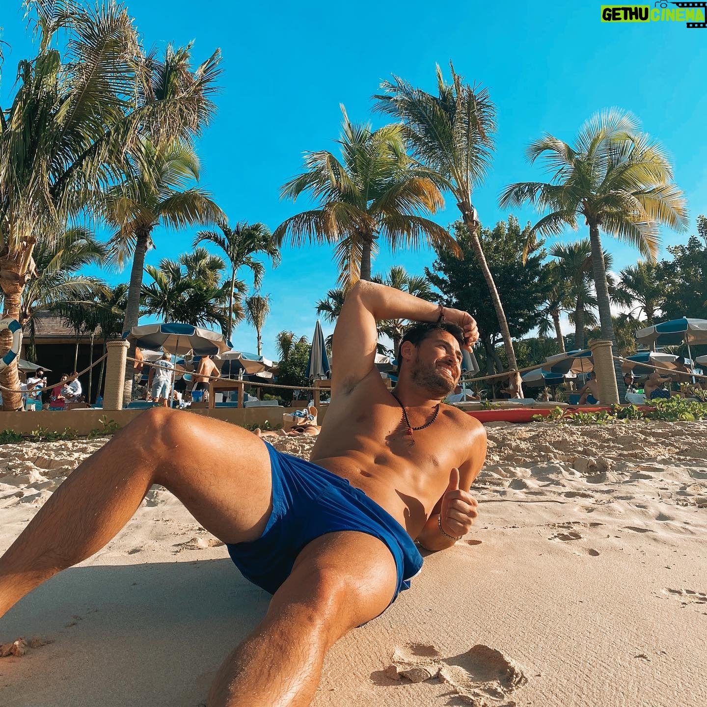 Rémi Notta - 1.6K Likes -