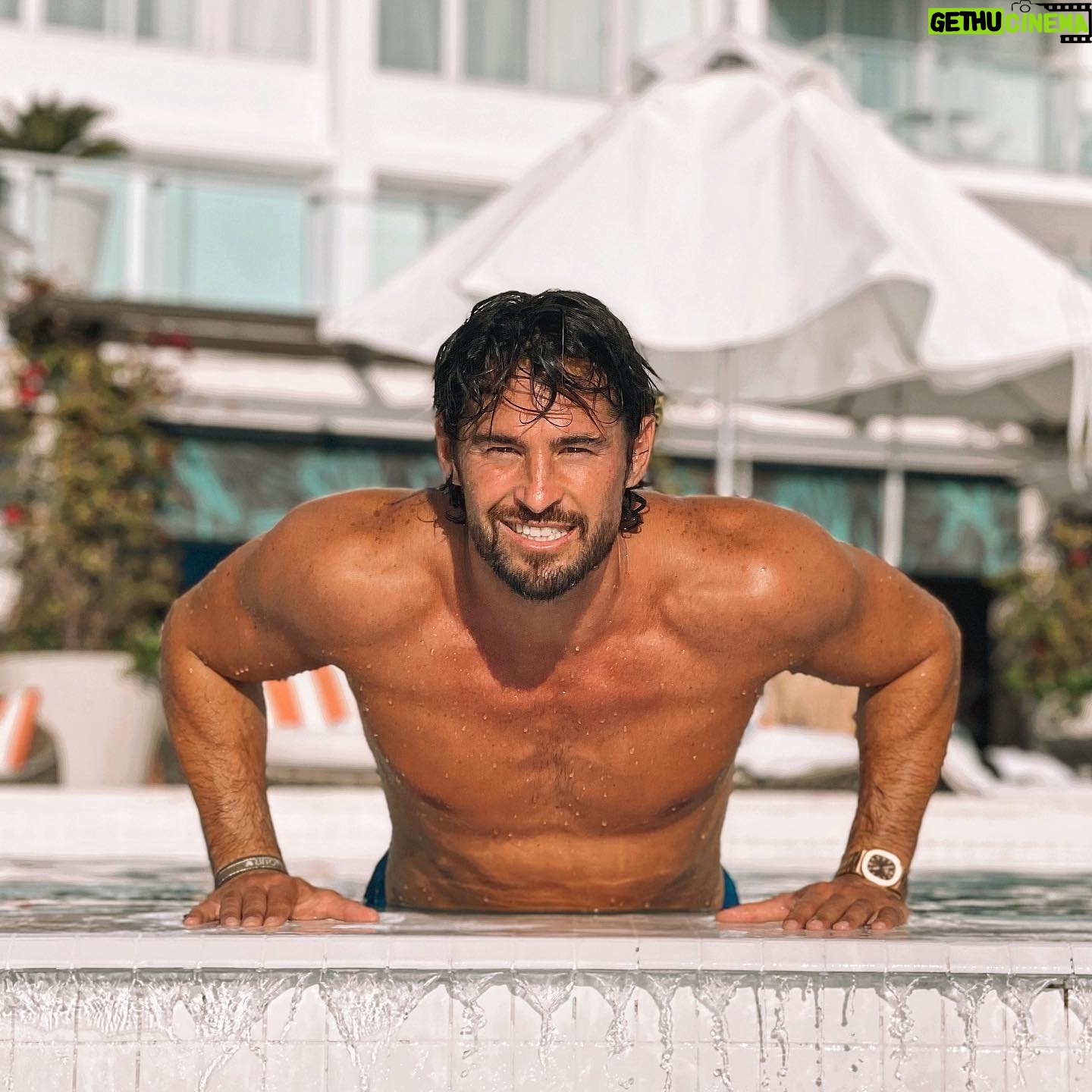 Rémi Notta - 1.3K Likes -