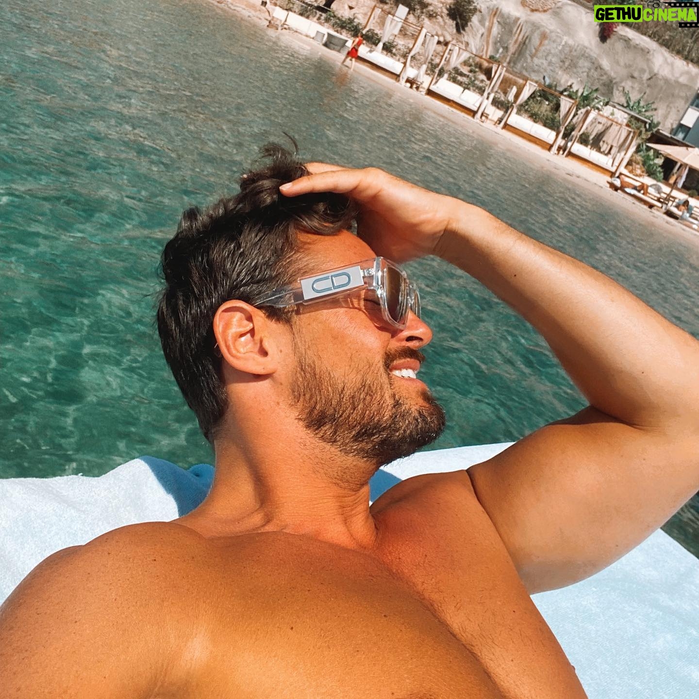 Rémi Notta - 1.5K Likes - Love my fucking life 🤪#ciao #vivalavida #vivadobrasil