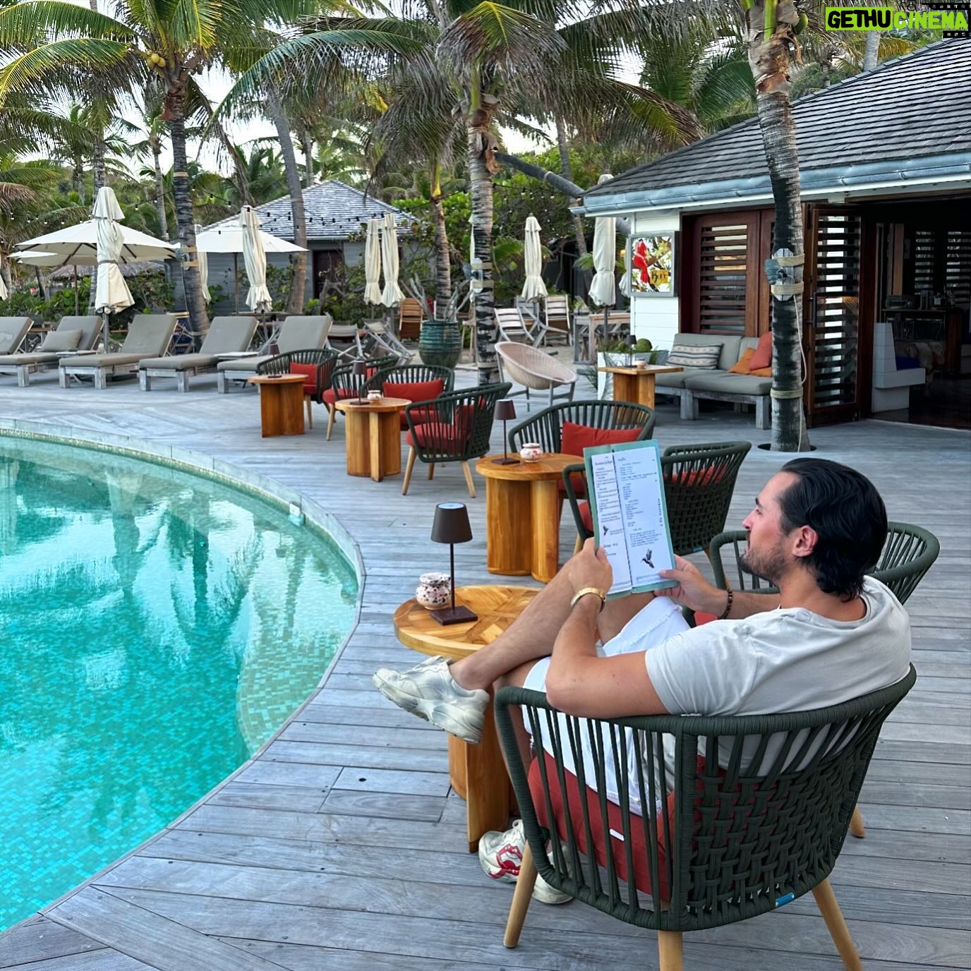 Rémi Notta - 3 Likes - 1h pour au final commander un Coca zéro.. 😎 #stbarth #saintbarthelemy