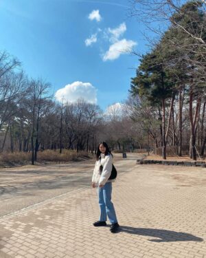 Ren Komai Instagram - -

#서울숲 

韓国の友達やみんなにお勧めされた聖水エリア🪿#성수 

お散歩にぴったり。

それと凄く面白かったのは
韓国のバスがジェットコースター並みの荒ぶりで走ること💨笑
バス停に居ても、いるよ！乗るよ！アピールをしないと過ぎ去ってしまうこと💨
韓国バスではアピール命🚌

#한국여행