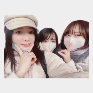 Rena Hasegawa Instagram - Tokyo 7th シスターズ2053 1st LIVE
よろしくお願い致します！
ライブ前にリハーサル時のRoots.オフショット写真を投稿しちゃいます📸

リハーサル期間中は、気づいたら2人のことを思う日々が続いていました！
2人はステージへの思いが本当に素敵で、ダンス・歌をギリギリまで3人で確認し合ってました。（明日もします！）

ちゃんとやる時・ふざける時とスイッチの切り替えが出来るのがRoots.の魅力だなと思います☺️

レッスン後は、一緒にご飯食べたり・ゲームセンターに行ったり・お買い物したり・ほぼ毎日連絡取り合っていたりと、お陰様で言いたいことを正直に言える仲になりました✌️

きっと、本番当日は楽しく楽しくてRoots.楽屋はうるさいんじゃないかと思います😂

2053の初めての単独LIVE‼︎精一杯頑張ります！
よろしくお願い致します💜

#t7s #ナナシス　#roots 
#天野聡美
#橘一花
#声優