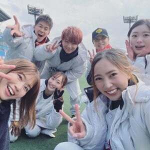 Rena Hasegawa Instagram - 愛媛県松山市　坊っちゃんスタジアムで行われた野球伝来150周年記念イベント‼︎

日本プロ野球名球会VS松竹ロビンス

ありがとうございました⚾️

監督でありキャプテンの尾上松也さんはじめチームメイトの皆様が本当にお優しく凄く楽しく野球をする事ができました！
そして、レジェンドの方々と野球ができる日が来るとは、野球部だった頃の私からは想像もつかなかった事が起こってしまい…幸せすぎました…🥲
父も母も喜んでおりました。ありがとうございました！

脳内家宝すぎます！

野球は最高だぁ〜🥰

松竹ロビンスとしてまた野球ができる日が来ますように！それまで練習しないと☺️

#松竹ロビンス
#野球
#baseball
#坊っちゃんスタジアム