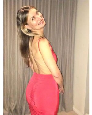 Rena Riffel Instagram - 2020 is off to a great start🌹Have you checked out @femmeluxeusa for fun holiday party dresses? This red dress for Valentine’s Day?!? ❤️💃#luxegalusa #red #reddress #backlessdress #modeling #photographyart #dresses #photobyfieldmouse #sponsoredpost #influencer #2020