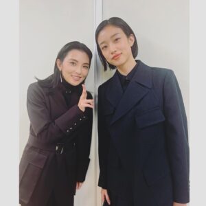 Rena Tanaka Instagram - 河合優実ちゃんと ✨✨
関わった人たち作品を観た方を、どんどん惹きつけてく
磁石みたいな女優さん。 
こんな魅力的な優実ちゃんの母に二回もなれてとっても嬉しかった。

「神の子はつぶやく」今夜10時からNHKで放送です。

どうぞ 
つぶやいて欲しい。

#神の子はつぶやく
#河合優実 ちゃん

#宗教2世