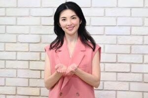 Rena Tanaka Instagram - おはようございます🌞
お知らせさせて下さい。☺️

ご存知の方もいらっしゃるかと思いますが、
日本テレビ系朝の情報番組『ZIP！』（月～金　前5：50）4月金曜パーソナリティーを務めさせて頂く事になりました。
🌸🌸🌸

私なんて役者がこういった場所に、、と
大変恐縮なのですが、、💦🙇‍♀️

  水卜麻美アナウンサーを始め出演者の皆様、番組を制作されてる皆様を頼りにさせて頂きながら、
視聴者の方々に少しでも気持ちの良い朝を
お届け出来るように努めたいと思います。

宜しくお願い致します🙏

#zip 
#金曜日 
#金曜日って 
#もう明日 
#宜しくお願い致します