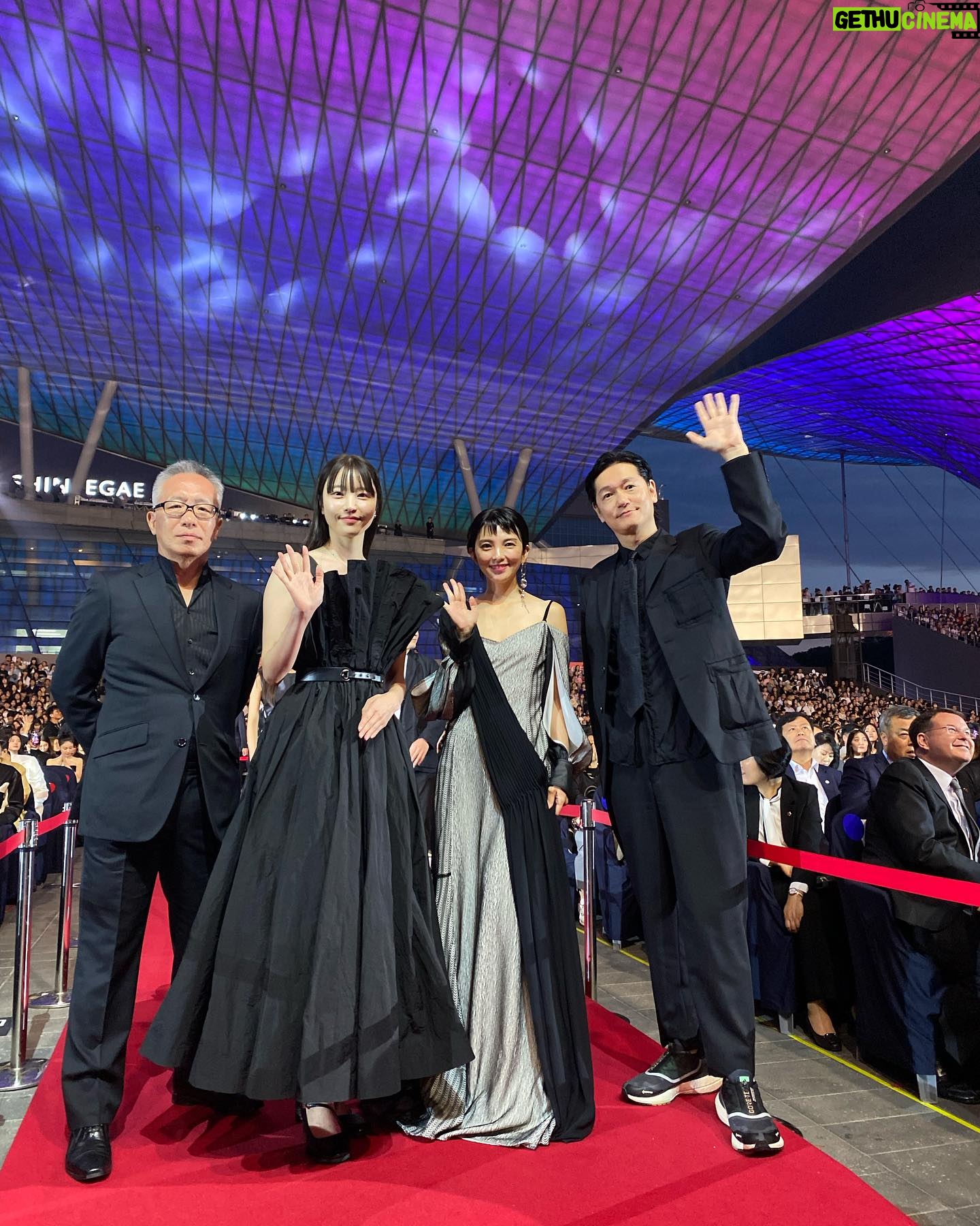 Rena Tanaka - 1.7K Likes - 釜山映画祭 オープニング
レッドカーペットにて。
とても素晴らしいオープニングセレモニーでした。
参加出来てとても光栄です。
「福田村事件」
さて、、韓国の皆さんはどんな風に
観てくださるのでしょうか。!
韓国の皆様宜しくお願いします!
#부산영화제
#SEPTEMBER1923
#福田村事件
#2023BIFF
#田中麗奈
#井浦新 さん
#向里祐香 さん