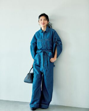 Rena Tanaka Instagram - 雑誌「リンネル」6月号 
発売中です^_^。

デニムのカジュアルでもセットアップだとキチンと感が出るし、靴と鞄を革素材に
替えたら 少しカチッとして見えるから
お仕事や、お出かけにも行けますね。🤓

春のオシャレも楽しいです。🌸

#リンネル
#春のオシャレ
#服が好き