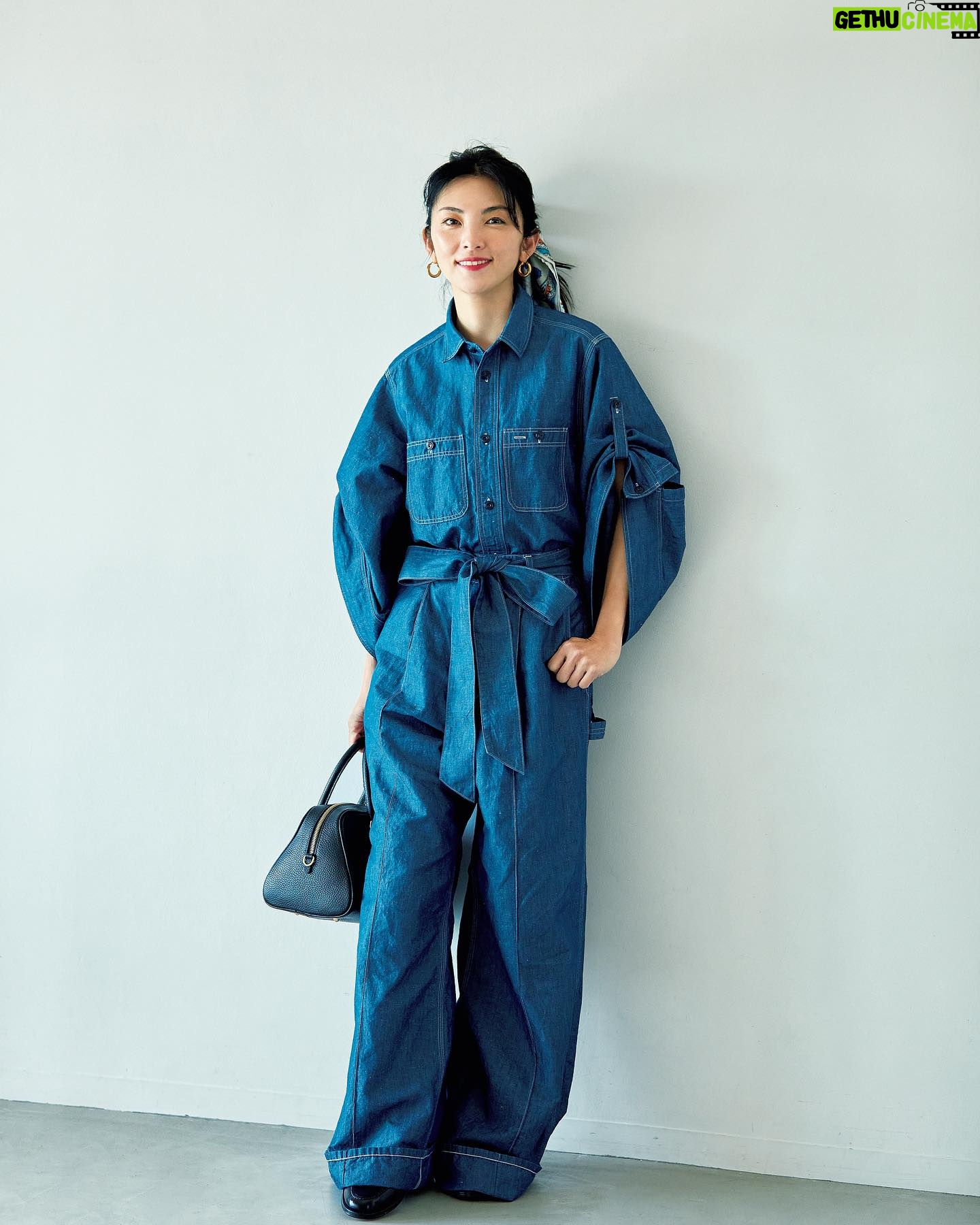 Rena Tanaka - 2.7K Likes - 雑誌「リンネル」6月号
発売中です^_^。
デニムのカジュアルでもセットアップだとキチンと感が出るし、靴と鞄を革素材に
替えたら 少しカチッとして見えるから
お仕事や、お出かけにも行けますね。🤓
春のオシャレも楽しいです。🌸
#リンネル
#春のオシャレ
#服が好き