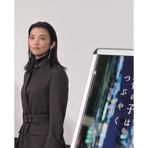 Rena Tanaka Instagram - NHKスペシャルドラマ 
「神の子はつぶやく」の
制作発表がありました。

私は、宗教2世の娘を持つ母を演じています。

沢山お話ししたい事があるのですが、
ここには書ききれないので
ドラマを観て頂いて 伝わると良いなと思ってます。

11月3日夜10時から放送です。

#神の子はつぶやく
#宗教2世 
#河合優実さん
#根本真陽 さん

#森山未來さん
#田中麗奈

【演出】
柴田岳志 さん 

【脚本】
川恵実さん 野田慈伸さん 柴田岳志さん
【音楽】
清水靖晃さん

ドキュメント　“宗教２世”を生きる
2023年10月29日（日） よる9時～9時49分

もご覧頂けると、もっとドラマに共感頂けるかと思います。宜しくお願いします。