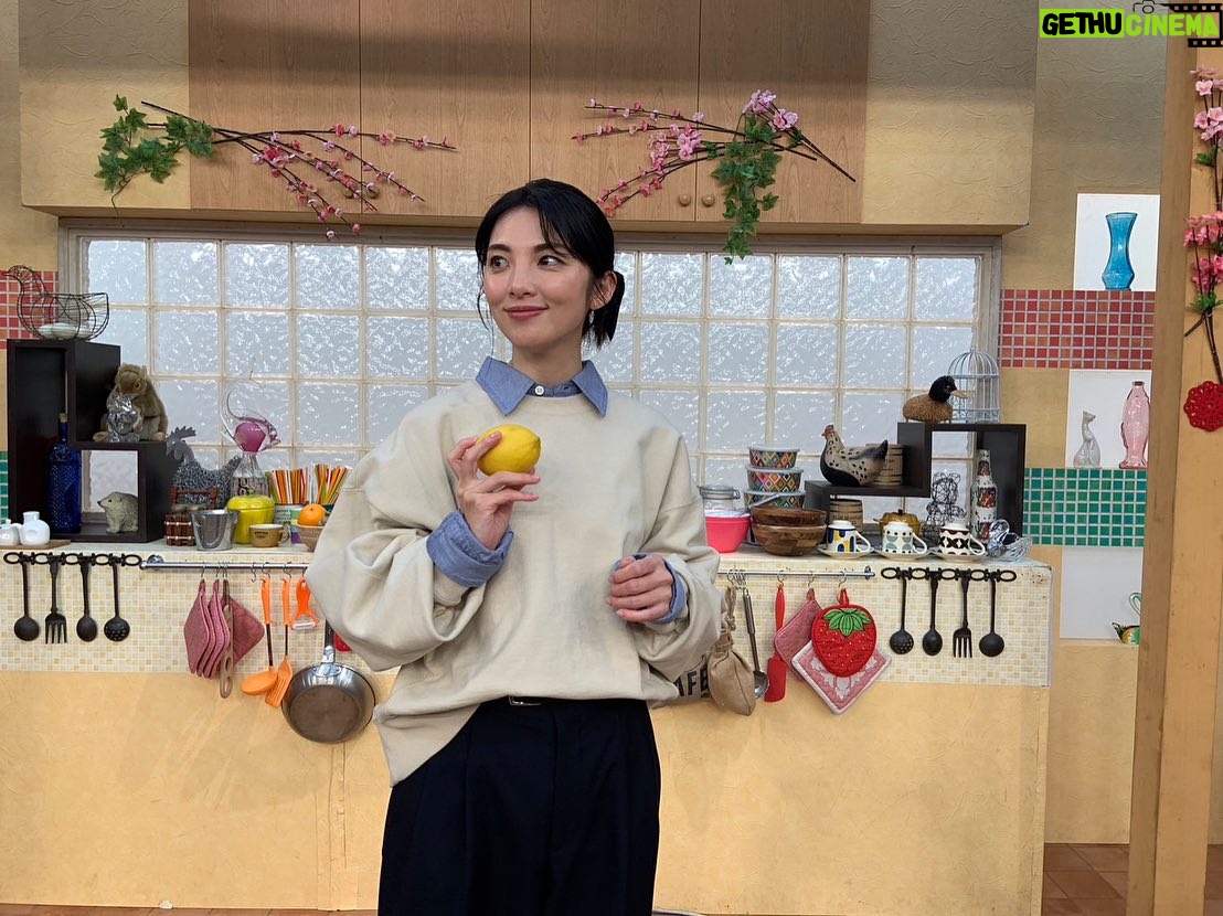 Rena Tanaka - 3.5K Likes - NHK連続ドラマ小説「ブギウギ」
昨日はおミネさん初登場でした。🌹
そしてその後直ぐの
平野レミの早わざレシピ 🍳
ご視聴下さった皆様ありがとうございました。✨✨
レミさん 登場と共に「しらばっくれんじゃねーよ!」と
おミネさんの台詞を言って下さいましたね。
凄いなぁ!私も何か言えれば良かったのに!!!
と。
朝ドラ受けというやつですね.大変嬉しかったです。
平野レミさん出演者の皆様、そしてバックヤードで
汗かきながら 生放送を支えてらっしゃるスタッフの皆様
最高なひと時をありがとうございました
大爆笑の時間、なんて幸せなんでしょうか🌸
お料理は楽しくですよね!🍋
@asadora_bk_nhk
@cinch__inc