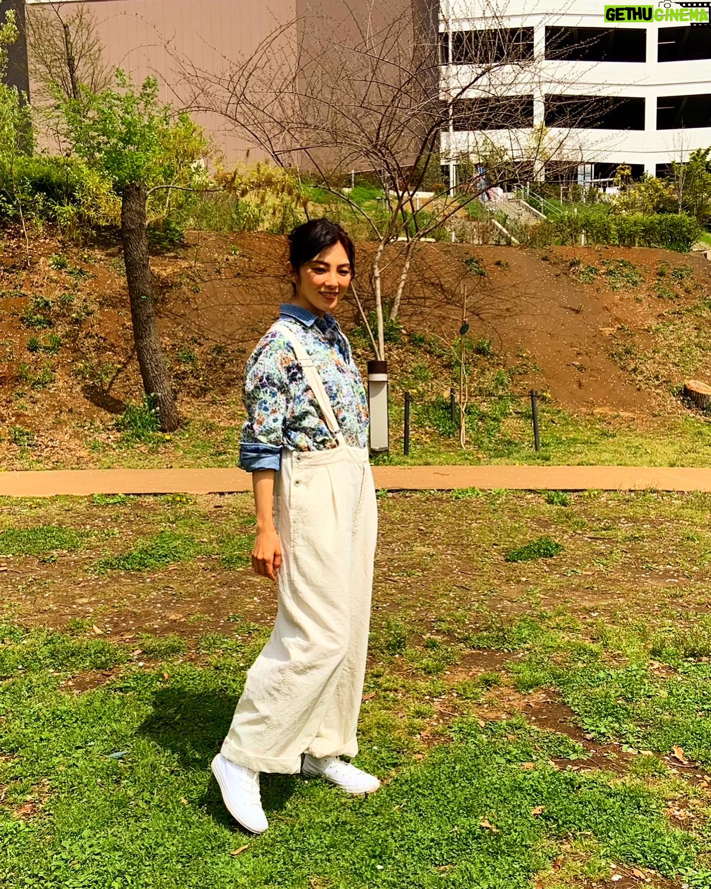 Rena Tanaka - 2.8K Likes - 先週の金曜日に放送された「ZIP!」の
公園ロケで着ていたお洋服が
どこのですか?というお問合せが多くあったので☺️🌸
公園、大はしゃぎでしたね、私。
スタジオで観てびっくりしました。😂
今日は雨ですが、お天気になったら
バドミントン🏸やりたいな。
さて今日も気持ち良い朝を過ごしましょうね✨✨
@ntvzip
#zip
#公園
#公園遊び