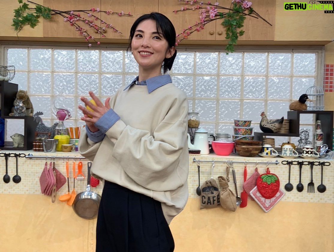 Rena Tanaka - 3.5K Likes - NHK連続ドラマ小説「ブギウギ」
昨日はおミネさん初登場でした。🌹
そしてその後直ぐの
平野レミの早わざレシピ 🍳
ご視聴下さった皆様ありがとうございました。✨✨
レミさん 登場と共に「しらばっくれんじゃねーよ!」と
おミネさんの台詞を言って下さいましたね。
凄いなぁ!私も何か言えれば良かったのに!!!
と。
朝ドラ受けというやつですね.大変嬉しかったです。
平野レミさん出演者の皆様、そしてバックヤードで
汗かきながら 生放送を支えてらっしゃるスタッフの皆様
最高なひと時をありがとうございました
大爆笑の時間、なんて幸せなんでしょうか🌸
お料理は楽しくですよね!🍋
@asadora_bk_nhk
@cinch__inc