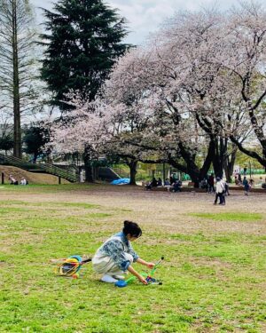 Rena Tanaka Instagram - 先週の金曜日に放送された「ZIP！」の
公園ロケで着ていたお洋服が
どこのですか？というお問合せが多くあったので☺️🌸 

公園、大はしゃぎでしたね、私。
スタジオで観てびっくりしました。😂

今日は雨ですが、お天気になったら
バドミントン🏸やりたいな。

さて今日も気持ち良い朝を過ごしましょうね✨✨

@ntvzip 
#zip
#公園
#公園遊び