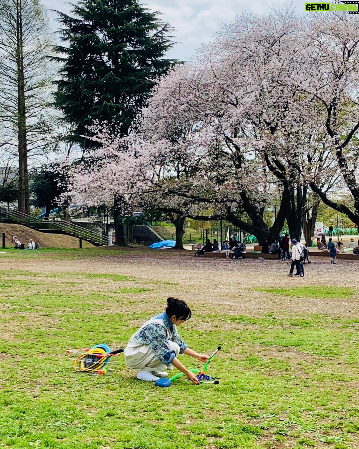 Rena Tanaka - 2.8K Likes - 先週の金曜日に放送された「ZIP!」の
公園ロケで着ていたお洋服が
どこのですか?というお問合せが多くあったので☺️🌸
公園、大はしゃぎでしたね、私。
スタジオで観てびっくりしました。😂
今日は雨ですが、お天気になったら
バドミントン🏸やりたいな。
さて今日も気持ち良い朝を過ごしましょうね✨✨
@ntvzip
#zip
#公園
#公園遊び