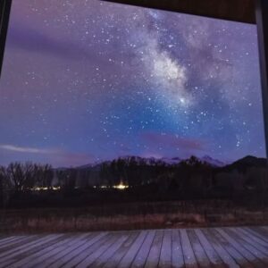Renan Öztürk Instagram - Aurora and Milky Way waltz in Colorado! 

Loving the interaction with the @glofenestration and @klima.architecture deck rainwater shot straight from the @expedition.studios couch for this one.

@sonyalpha a1 and @laowa.cine 10mm test edited with @lrtimelapse by @gwegner.de ❤️ #timelaspeaddict